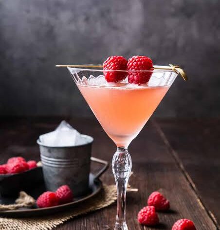 Discover the elegant French Martini with its silky blend of vodka, Chambord and pineapple juice. A classic cocktail inspired by the romance of Paris, complete with recipe, story and Traveltini travel inspiration.