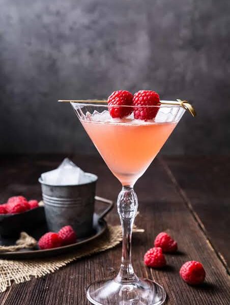 Discover the elegant French Martini with its silky blend of vodka, Chambord and pineapple juice. A classic cocktail inspired by the romance of Paris, complete with recipe, story and Traveltini travel inspiration.